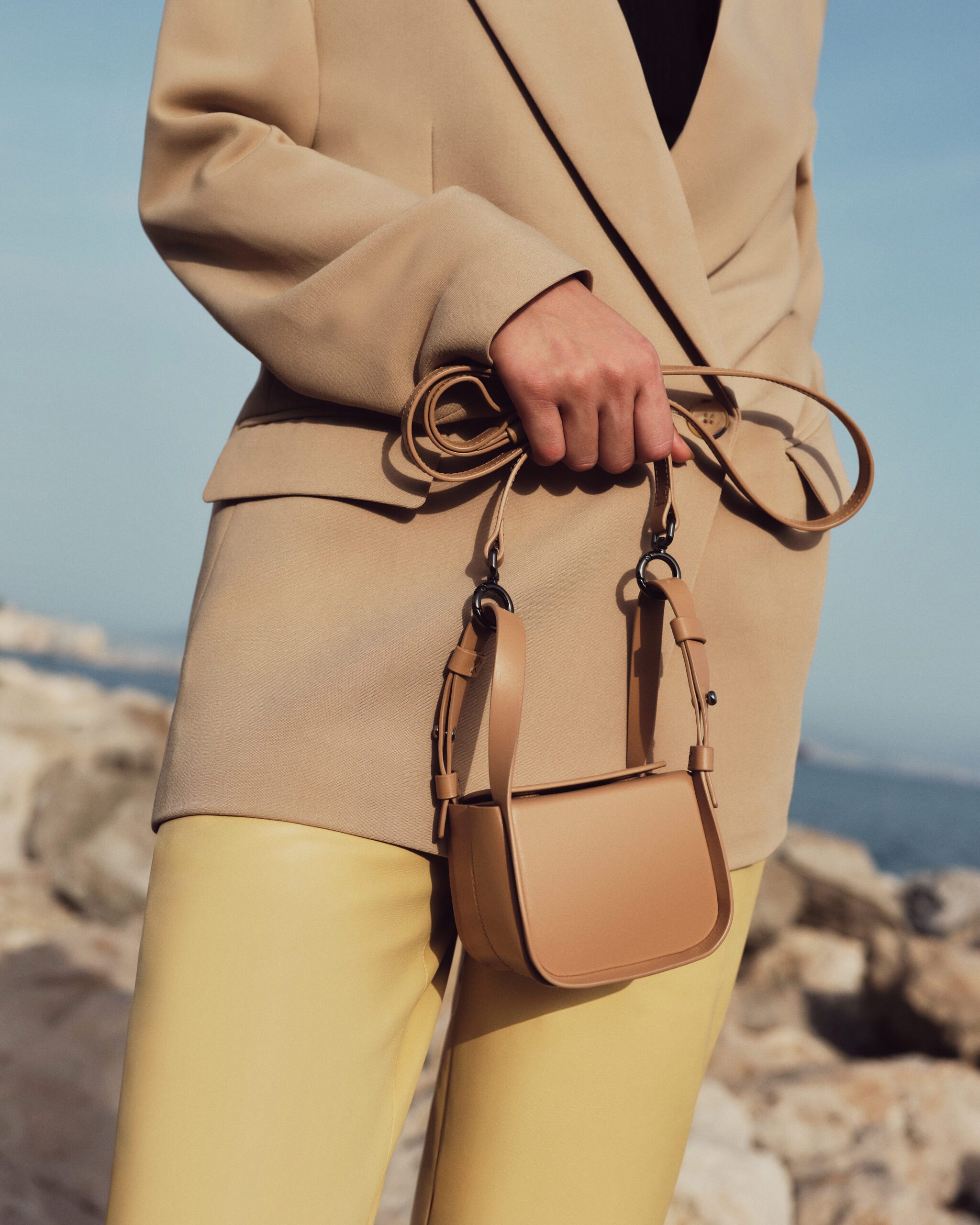 Scopri di più sull'articolo Autentica 504 presents Mini Me Bag. Sartorial and customized, unique like any woman